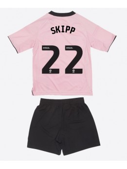 Billige Leicester City Oliver Skipp #22 Tredjedraktsett Barn 2025-26 Kortermet (+ Korte bukser)